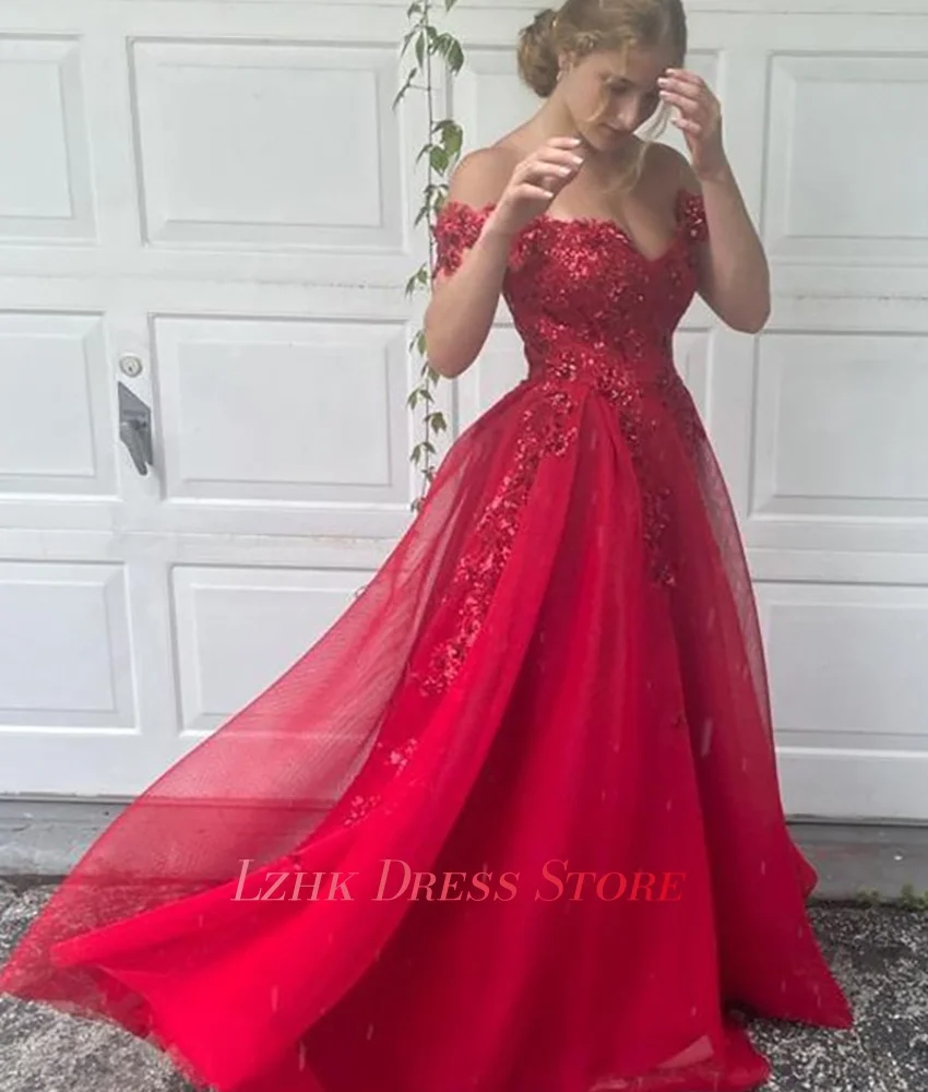 Abito da sera personalizzato con applicazioni a trapezio in organza squisita con spalle scoperte Abiti da ballo sexy con scollo a V e maniche corte fino al pavimento