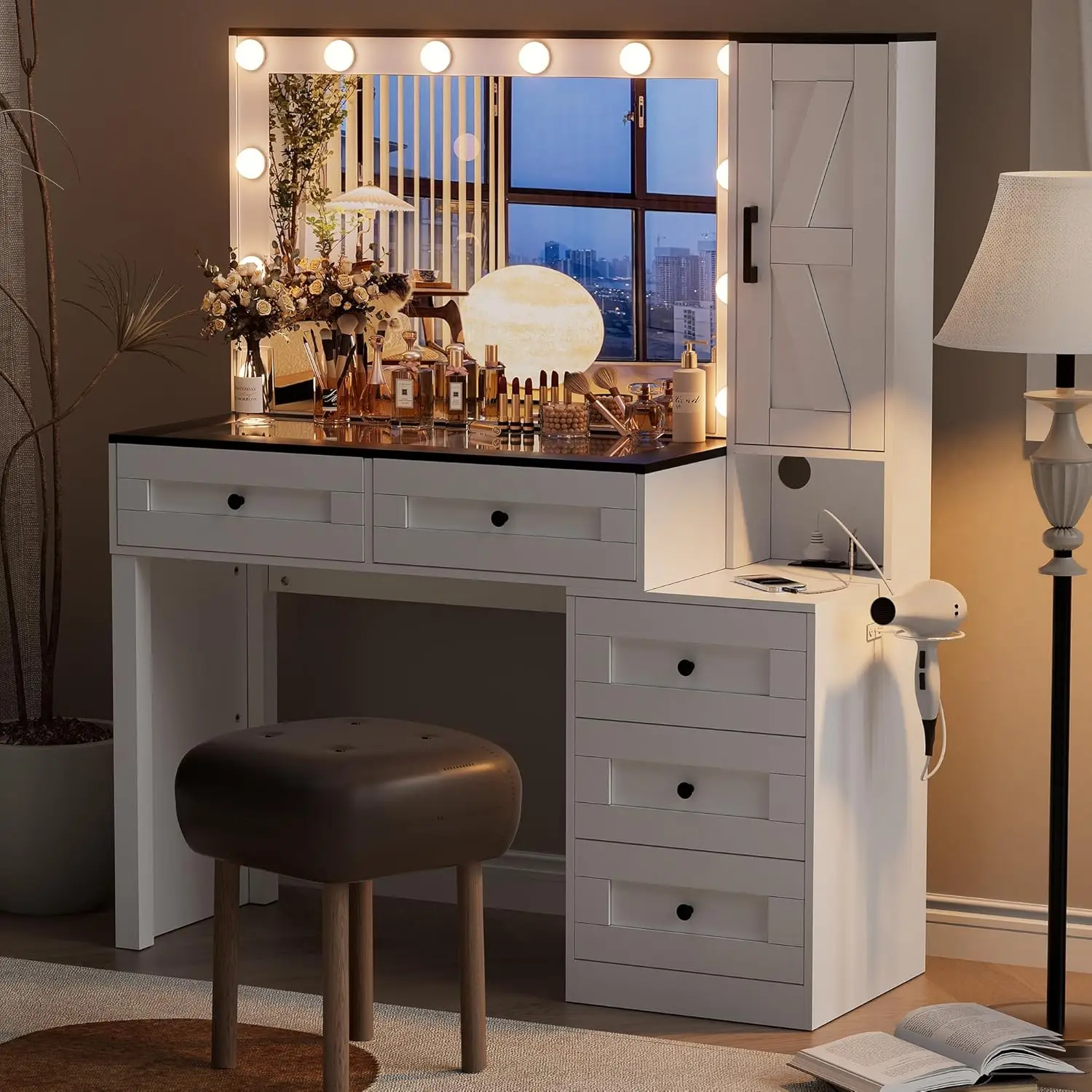 Bureau de maquillage de courtoisie de ferme avec miroir et lumières, bureau de courtoisie en verre avec égouts de proximité, station de charge pour chambre à coucher