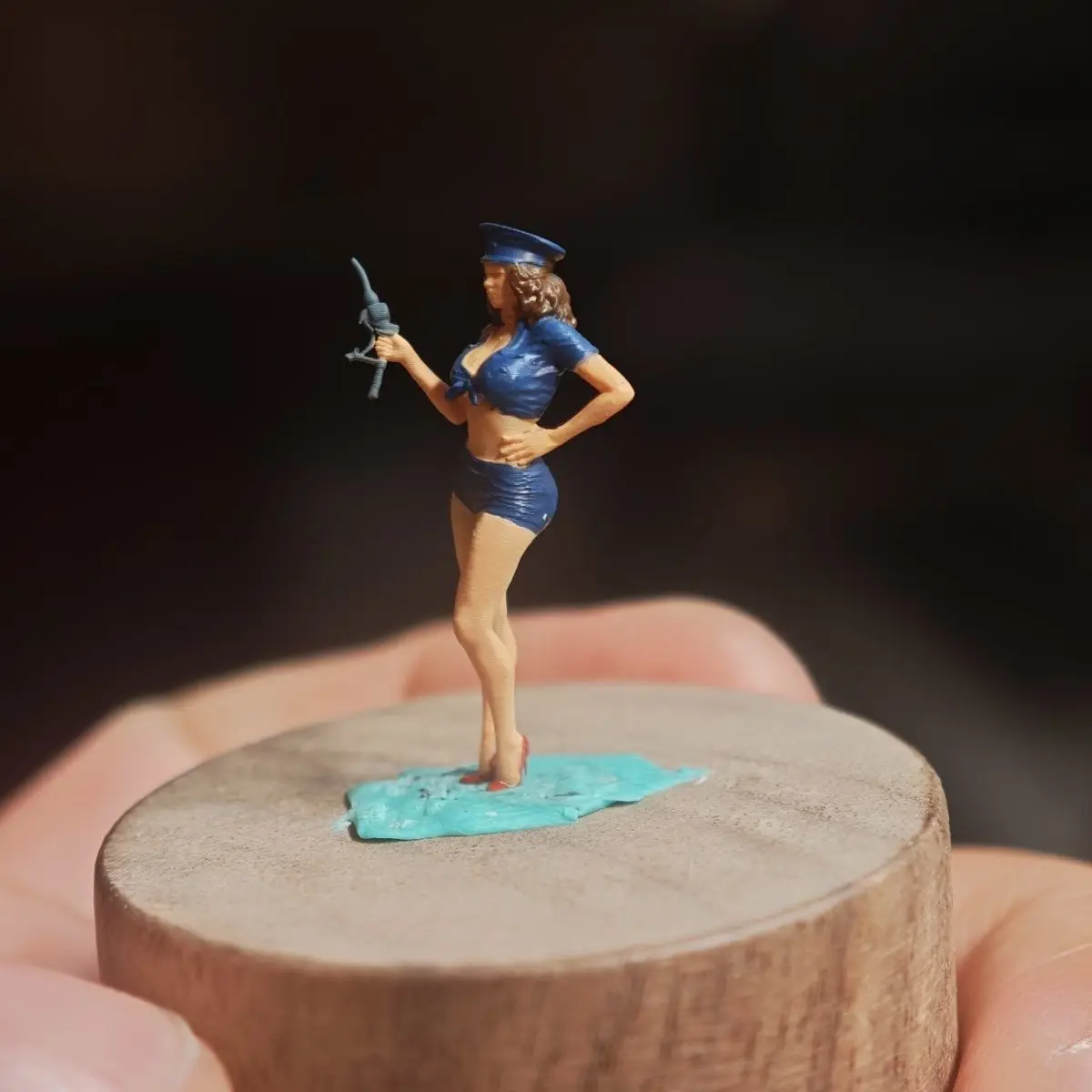 1/64 静的人形フィギュア DIY 手描き樹脂モデルカーシーンガソリンスタンドガール