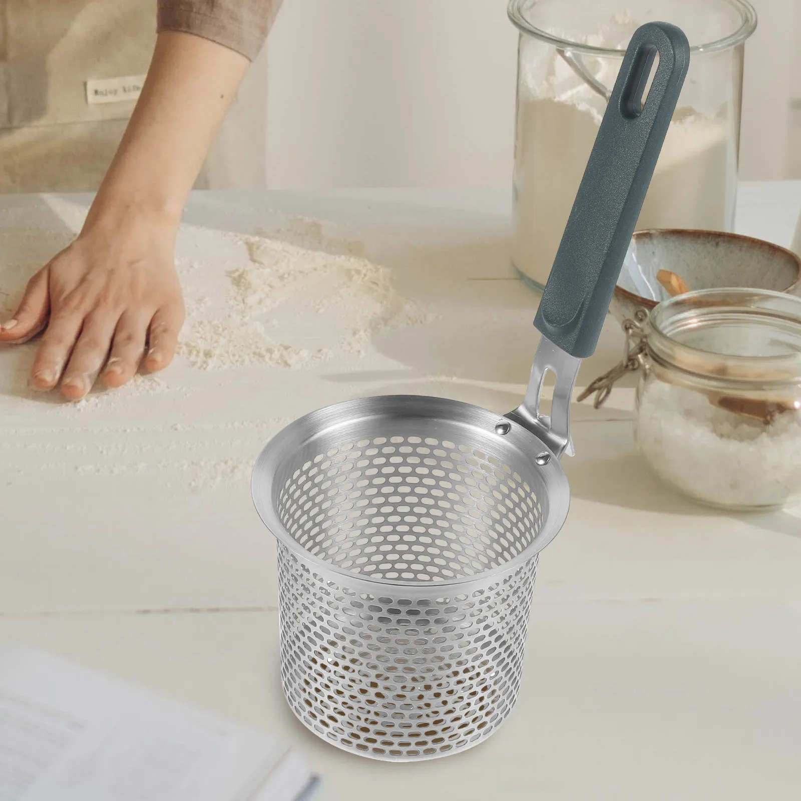 

Stainless Steel Strainer Spoon 304 Material Hook Ergonomic Handle for Frying Noodles Hot Pot Spider Strainer Colander Ladle Mesh