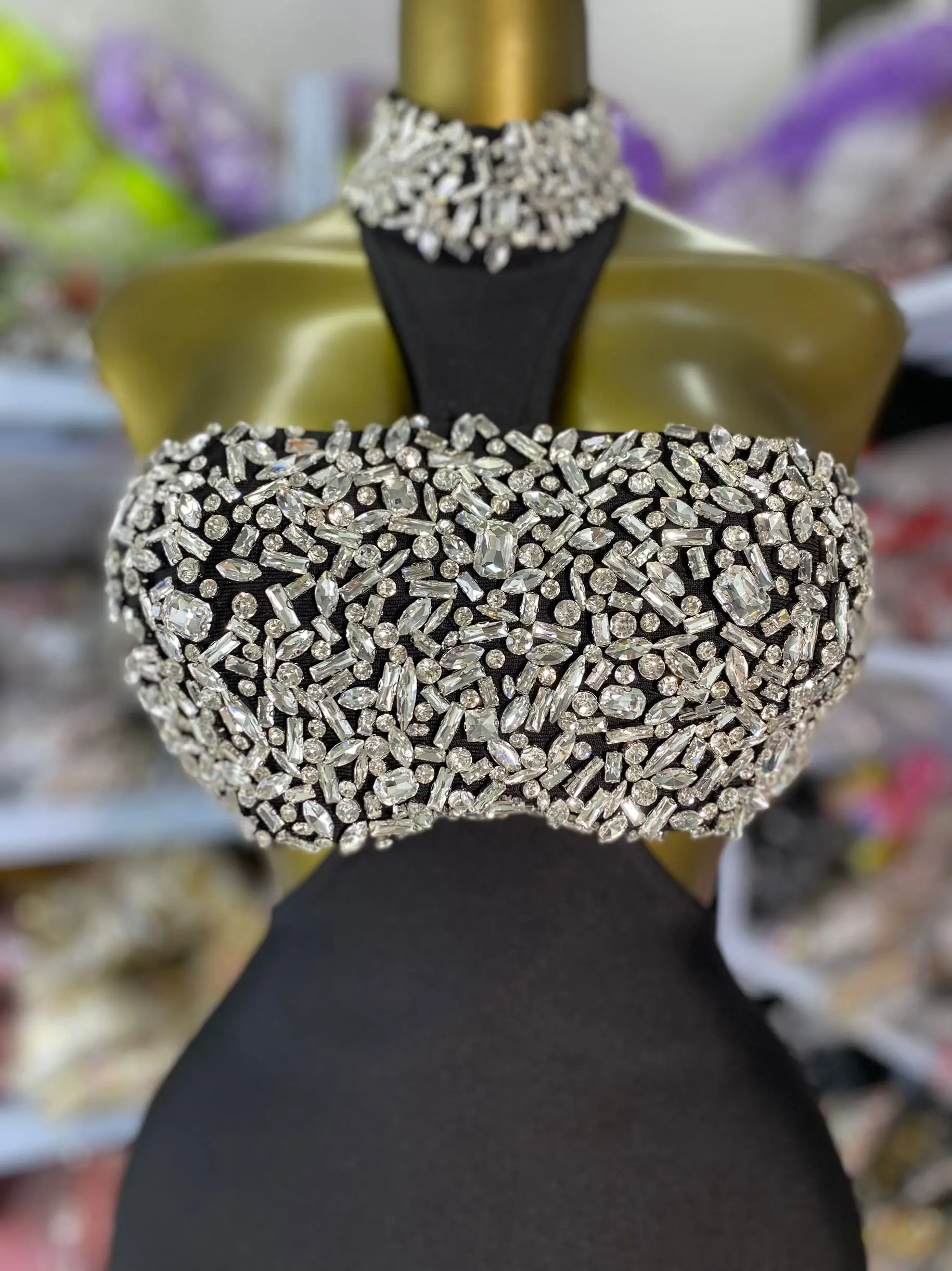 Vestido de aniversário de luxo feminino 2025 halter cristal bustier cortar maxi longo elástico bandagem vestido uma peçalebrity festa à noite