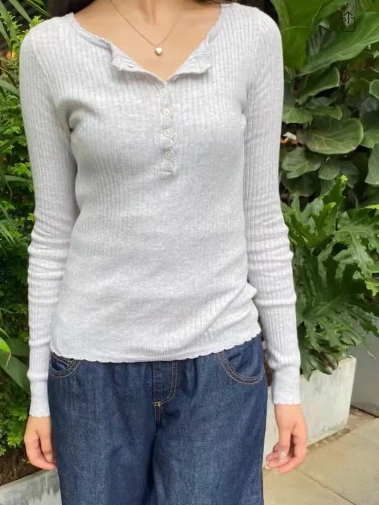 

Серые футболки с длинными рукавами и кружевной отделкой, женские осенние вязаные тонкие новые хлопковые футболки на пуговицах, милые милые повседневные футболки, топы