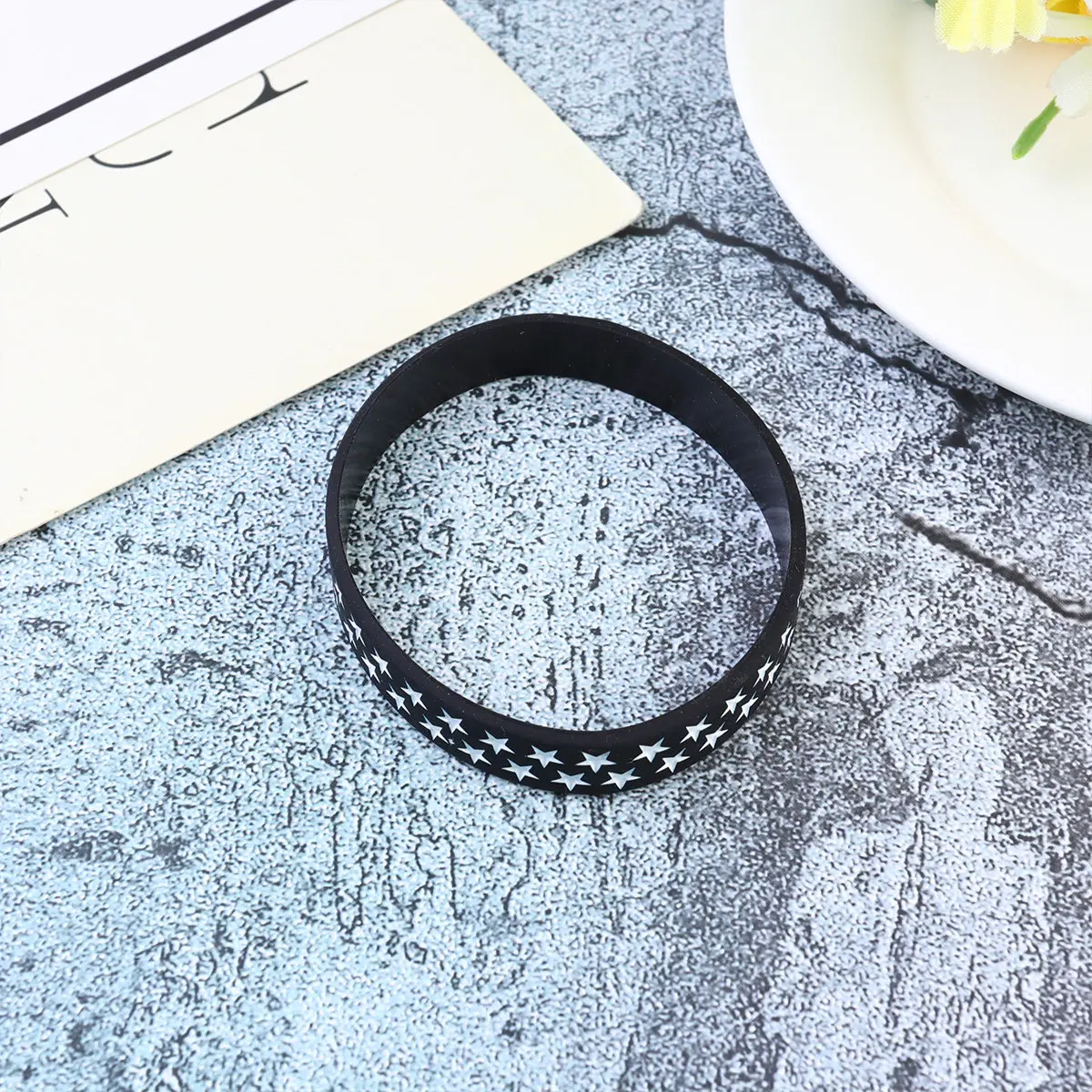 

2Pcs Flag Wristband Premium Material Chic Design Eyecatching Bracelet for Daily Wear Party Wedding Outings Gift Idea Red