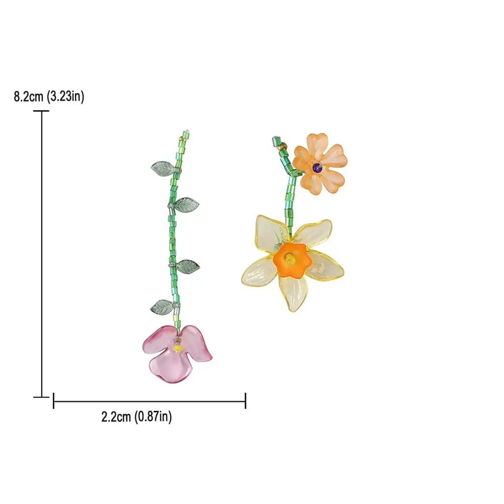 Ассиметричные серьги-подвески в виде цветка из смолы
