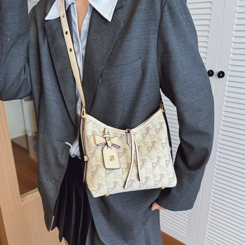 

Luxury Women's Tote Bag Crafted From Fine Leather Featuring Casual Famous Durable Look