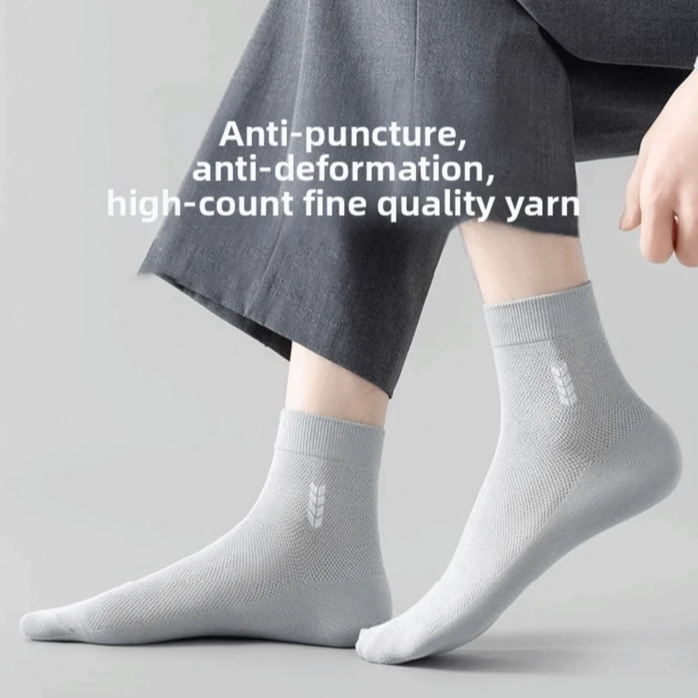 5 Pairs Mesh Mens Mid-Calf Socks Sweat-Absorbent Simple Middle Tube Socks Breathable Odor-Resistant Outdoor Socks Summer Wear