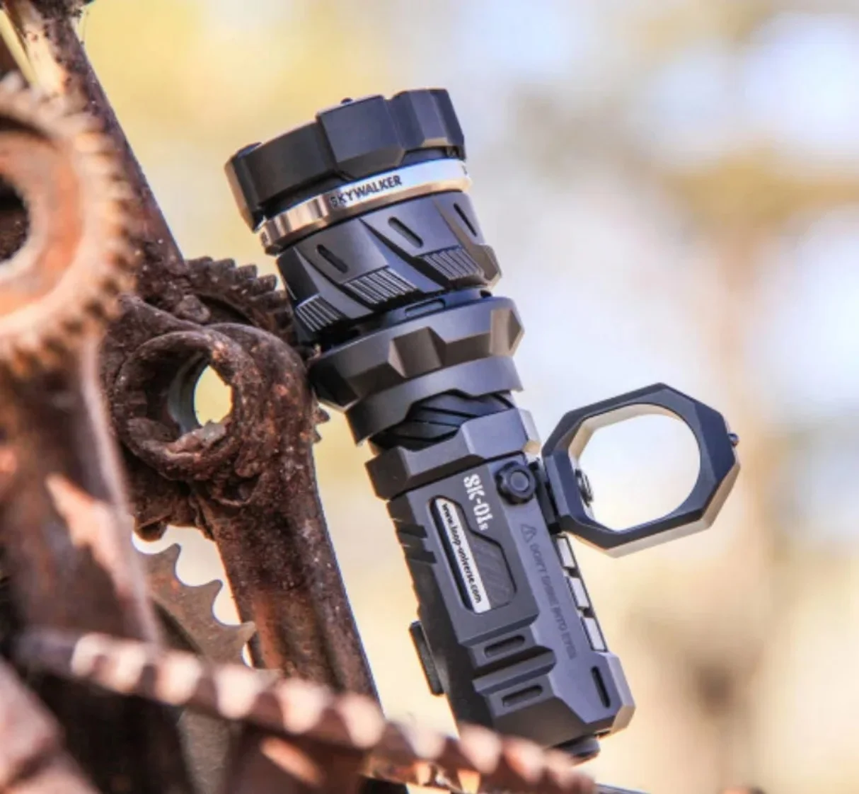 LOOP Gear SK-01S LEP Flashlight White 910LM Zoom EDC Aluminium Alloy Tactical Torch Strong Light with 18350 Battery for Camping