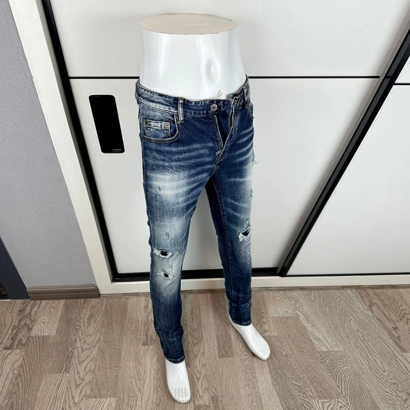 

Fashionable new men's jeans with pleats, perforations, painted, washed and washed, nostalgic stretch, slim fit, retro blue jeans