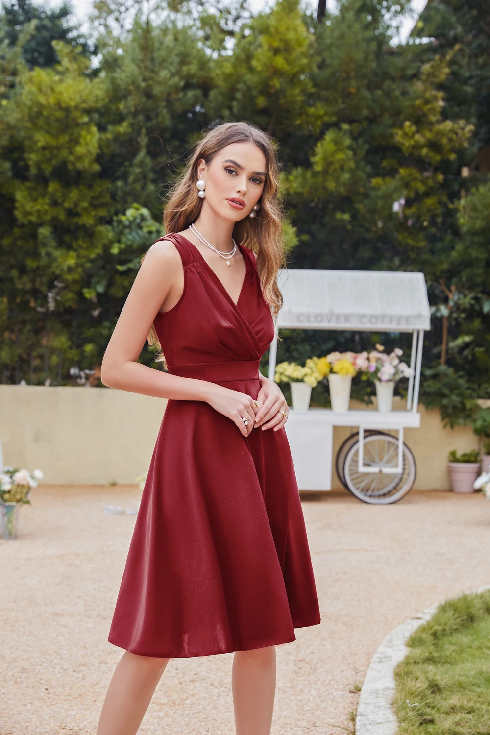 Black Elegant Cocktail Dresses A-Line V Neck Runched Bust Sleeveless Short Prom Party Gowns For Women Summer Burgundy Dark Green