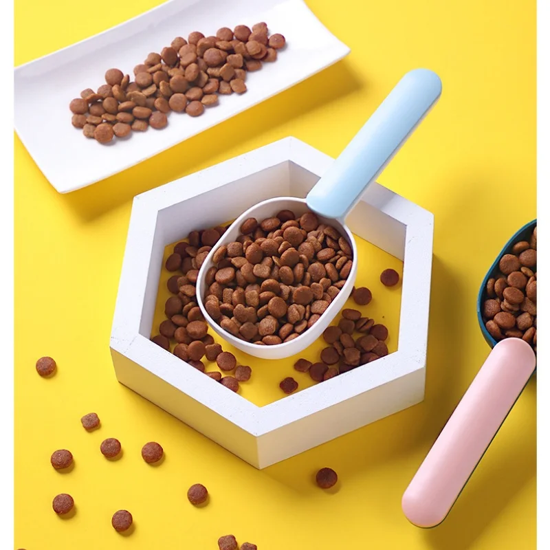 Dog Food Scoop Multifunctional Pet Feeding Spoon with Sealing Clip Grade Plastic Cat Food Dedicated Measuring Spoon