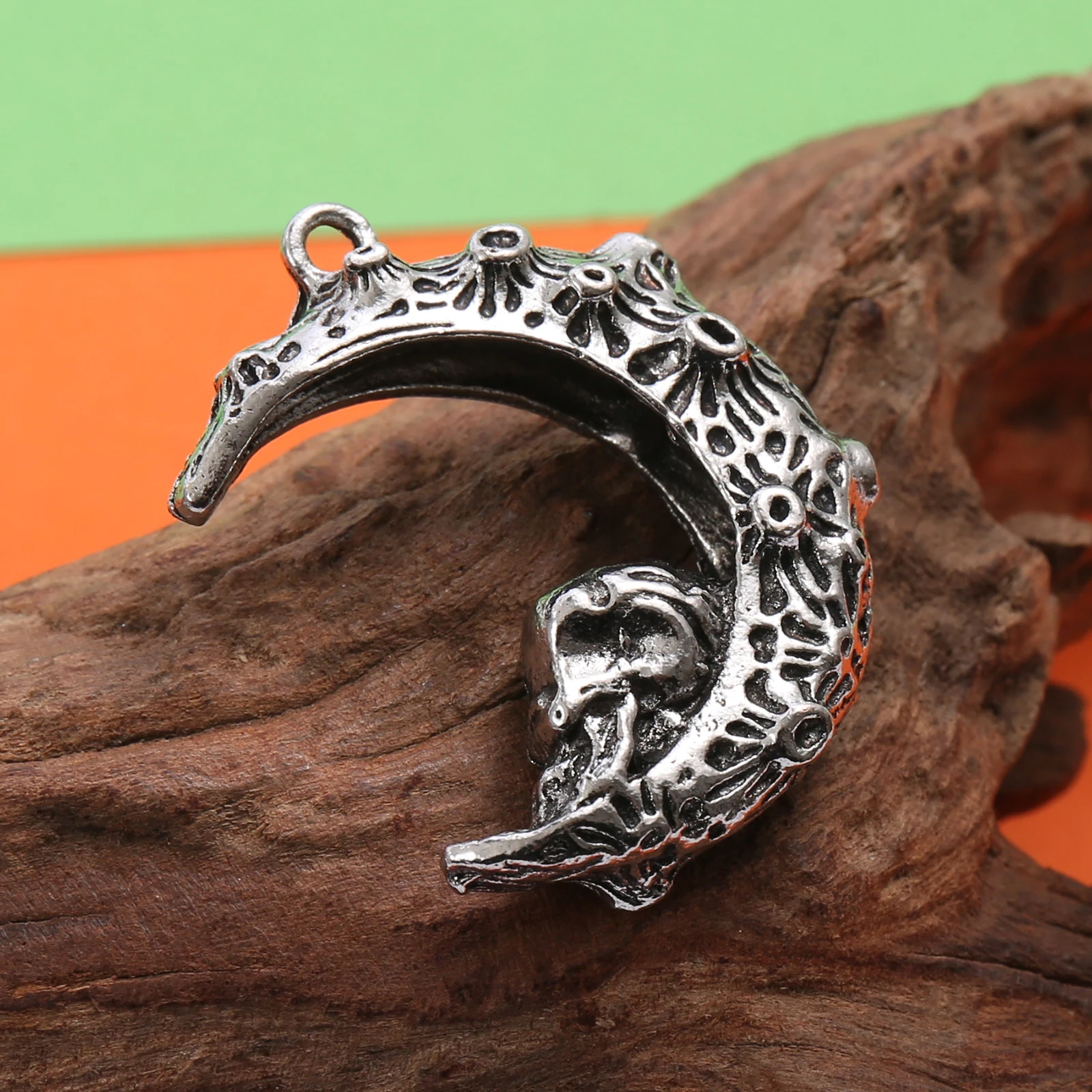 3-Piece Set of Niche Mysterious Handmade Accessories, Embossed Crescent Moon Skull-Shaped Pendant Accessories, Suitable for DIY Bracelets, Necklaces, Earrings, and Pendants, Niche DIY Jewelry Basic Materials