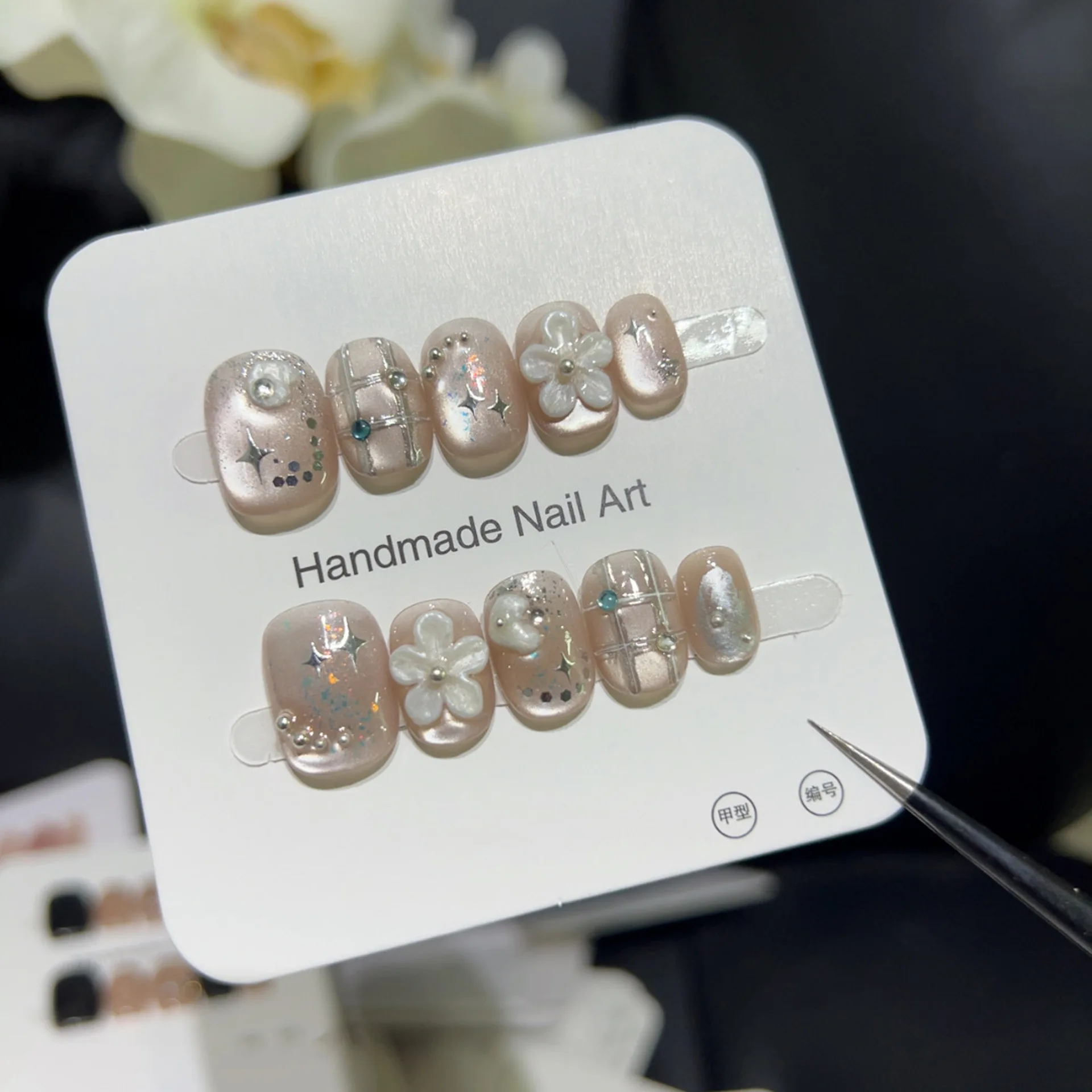 10PCS Cat Eye สั้นสแควร์รอบ Handmade กดบนเล็บ Glitter Golden Sweet Bow ดอกไม้ Designs เล็บปลอมสําหรับสาว Patch Tip