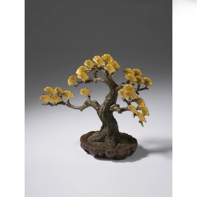 The living room tabletop pine tree puts bronze ornaments, and the opening housewarming handicrafts