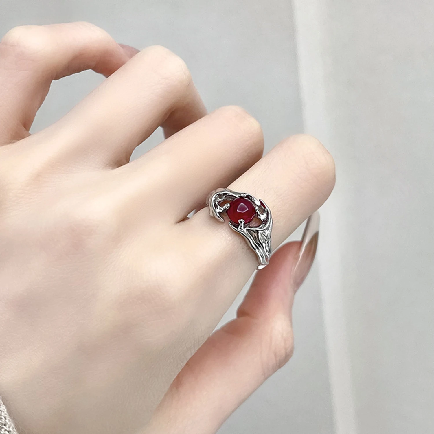 Irregular Stone Rings Y2K Aesthetic Girl Hollow Red Ring for Women Girls Flower Bud Open Ring Vintage Jewelry Accessories