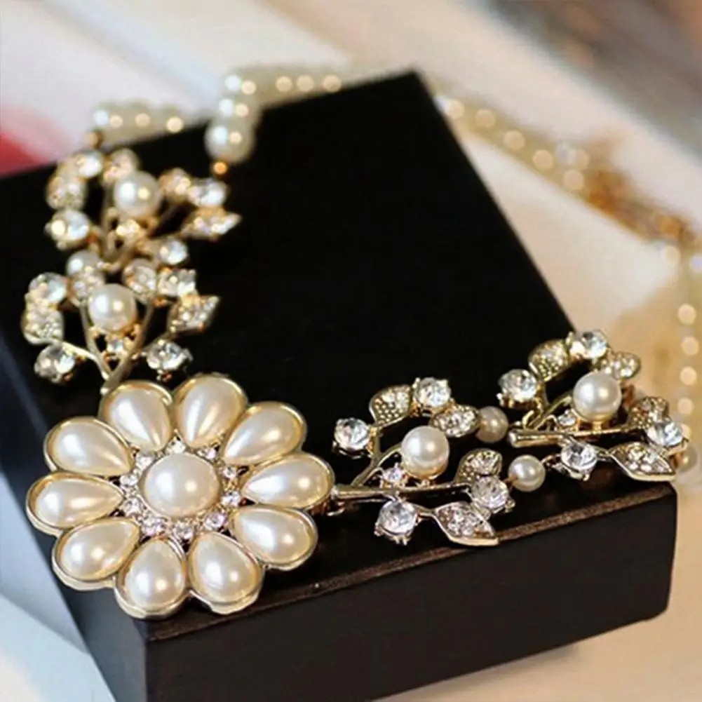 Fashion Pearl Necklace Women Double-Layer Flower Pendant Faux Pearl Elegant Chain Necklace Gift