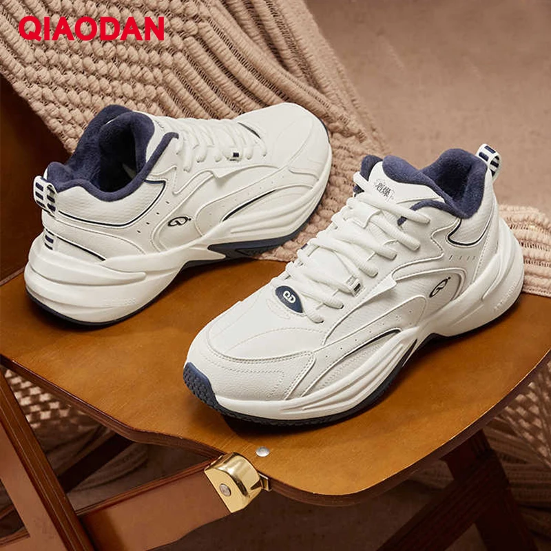 QIAODAN Fleece Lined Sport Shoes Winter Warm Waterproof Leather Men's Shoes 2025 Outdoor Snowing Walking Sneakers QXG043254409B