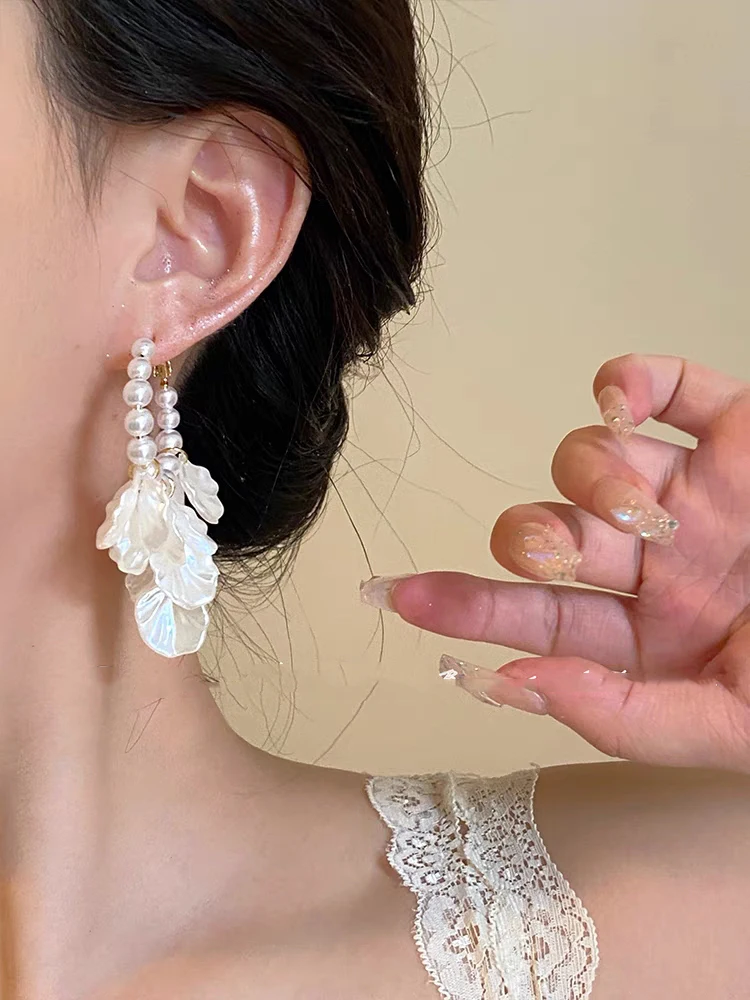 Lifefontier White Tassel Shell Petal Flower Pearl Beaded Hoop Earrings For Women Elegant Wedding Floral Big Earring Jewelry 2023