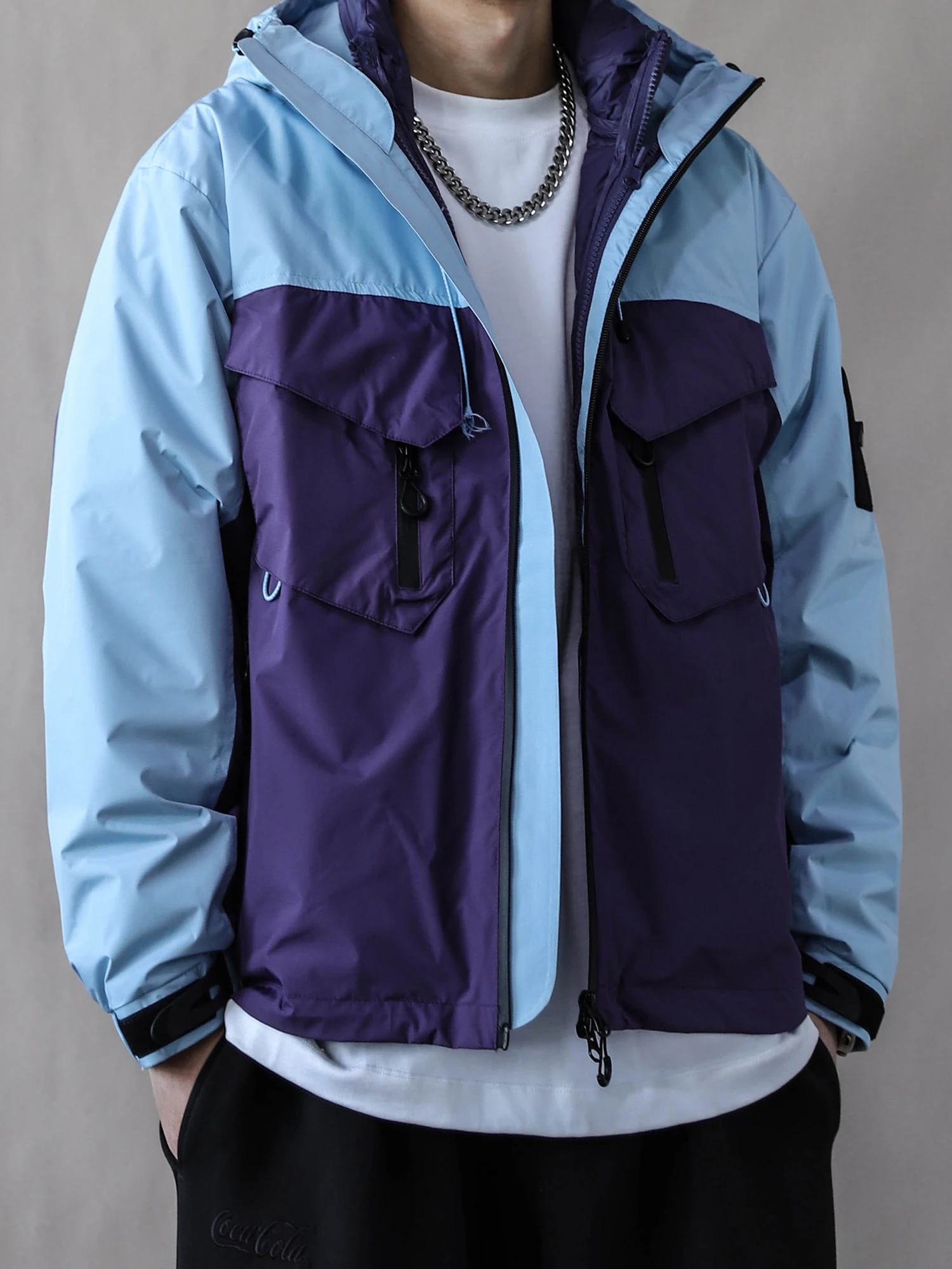 

Ретро-куртка в американском стиле с цветными блоками, утепленная, с капюшоном, мужская, свободного кроя, с множеством карманов, для активного отдыха, теплая верхняя одежда, фиолетовая