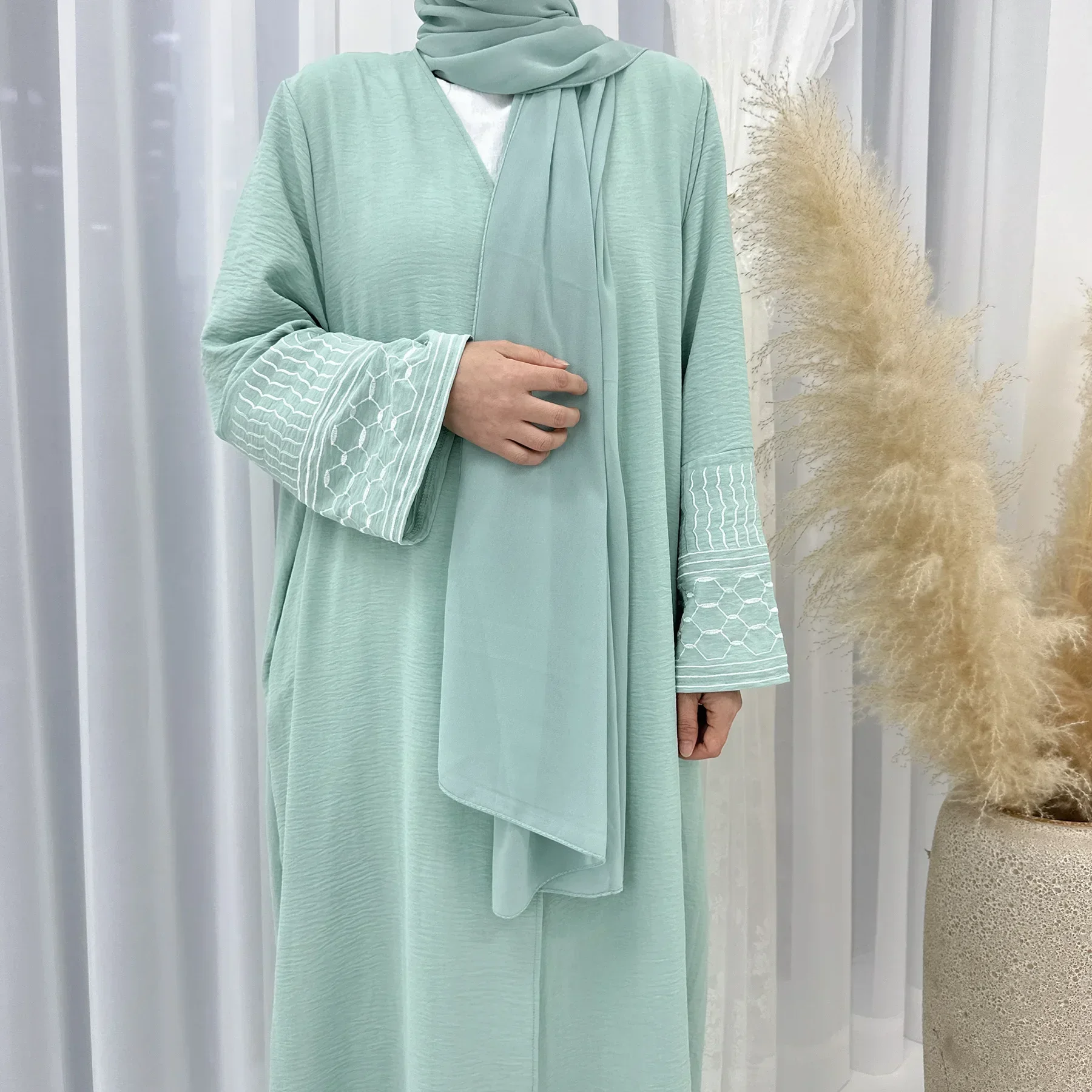 

2026 Eid Mubarak Abayas for Women Embroidery Kimono Cardigan Modest Muslim Dress Dubai Turkish Kaftan Islamic Coat Ramadan Abaya