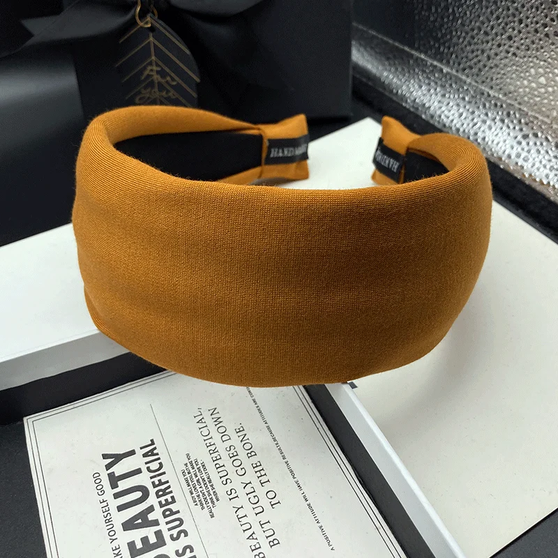 Haarband für Damen, modisch und stilvoll, geeignet für den Alltag, mit Haaraccessoires und breiten Rändern. – Detail 6