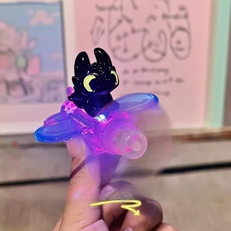 ألعاب أنيمي جديدة بدون أسنان تعمل بالرياح باعثة للغضب الليلي لطيف ضوء غضب طائرة صغيرة سكوتر كهربائي ديكور الدراجة الإلكترونية #4