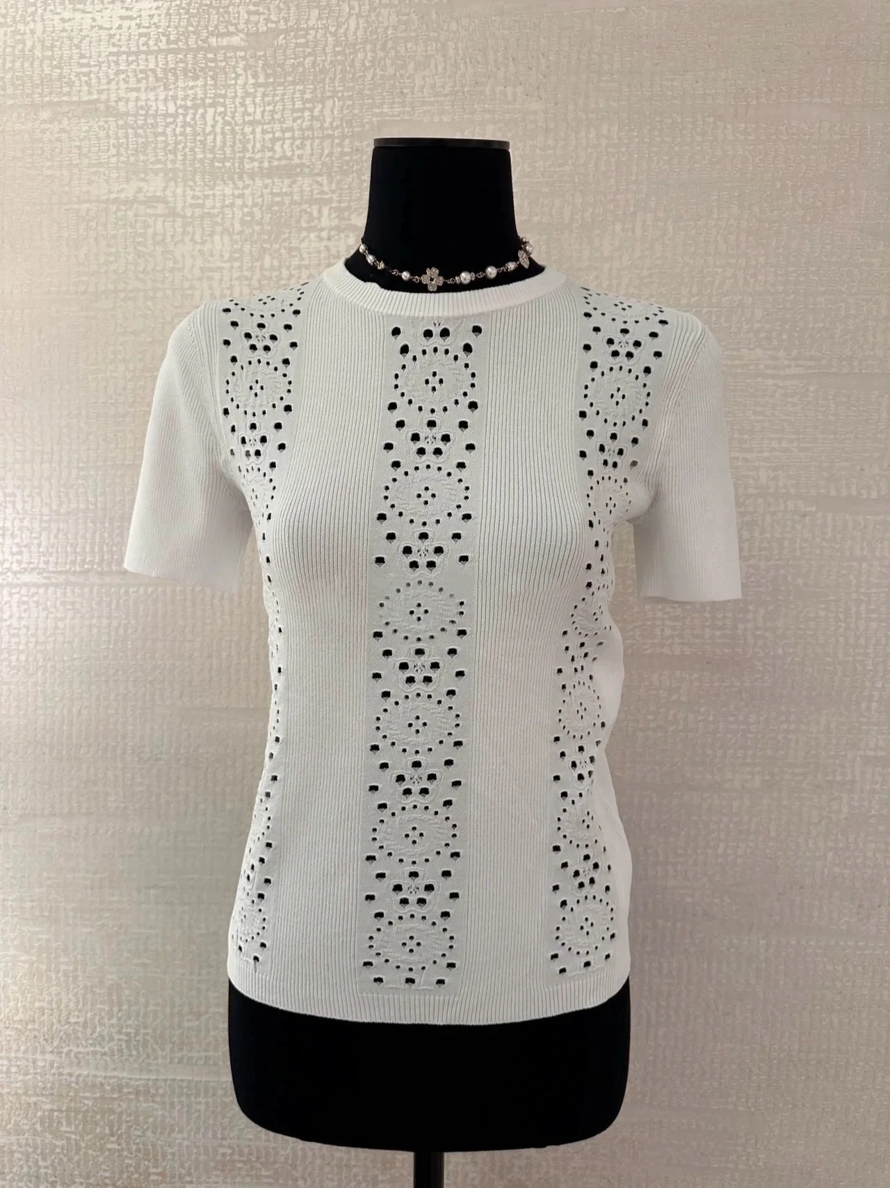 

2025 Spring/Summer New Arrival Back-Clasp Versatile 3D Hollow-Out Round Neck Short-Sleeve Knit Top