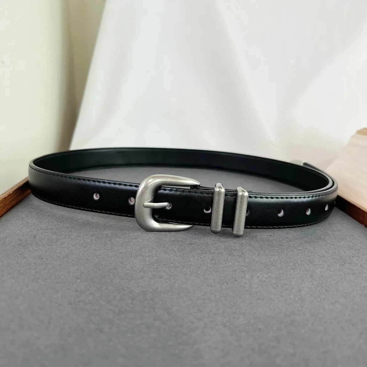 Maikun neue Vintage Damen Ledergürtel einfache All-Match Silber Schnalle dekorative Gürtel für Frauen – Detail 4