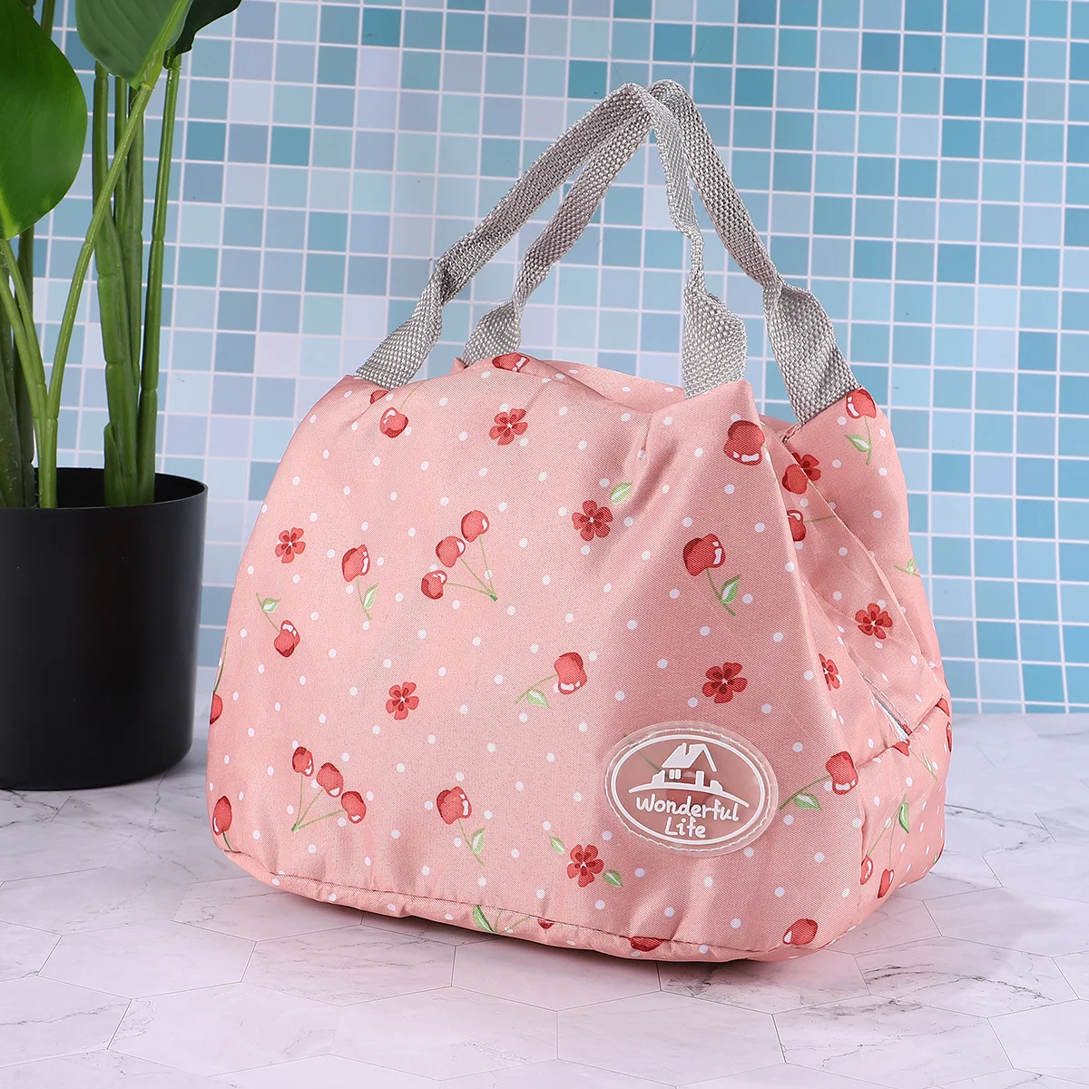 

1Pcs Lightweight Insulated Lunch Tote Large Capacity Portable Bento Bag for Picnic School Outdoor Work Light Pink Cherry