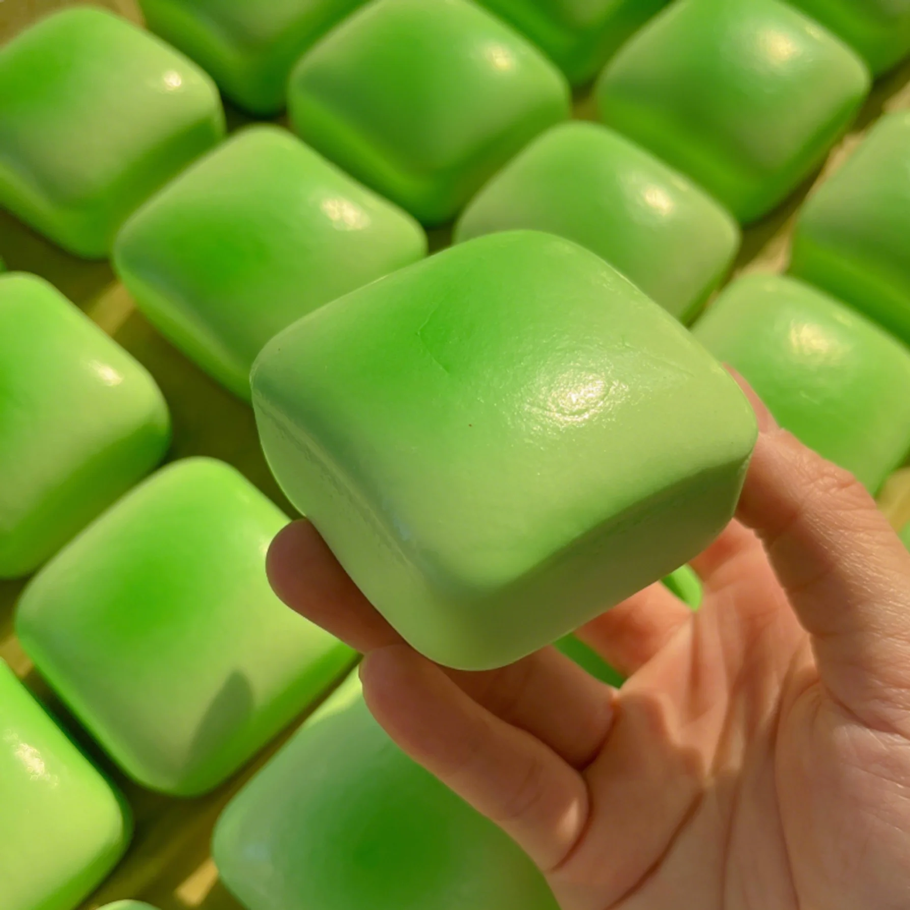 スクイーズシミュレートされた正方形のパンスクイーズおもちゃストレス解消スローライジング小さなトースト感覚フィジェットおもちゃ不安ADHD子供大人用