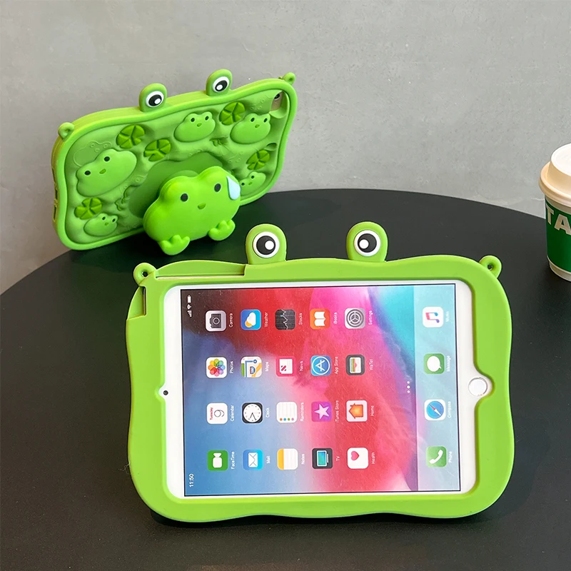 あき　カエルタブレットケース かわいいカエル柄 iPad 9.7インチ 第5世代、第6世代、10.2インチ 第7