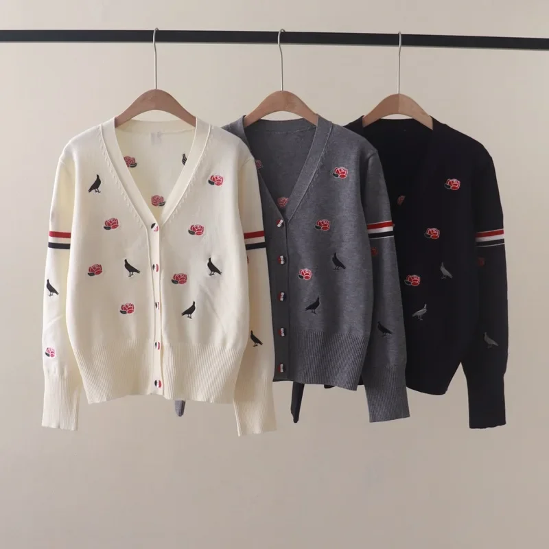 

Autumn and Winter NewtbPreppy Style Embroidered Flower and Bird Double Sleeve Colorful Narrow GoodsVCollar Long Sleeve Knitted C