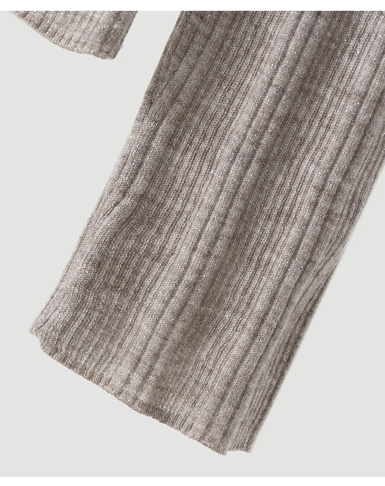 BD3621694 Damen-Pullover mit V-Ausschnitt, figurbetont, aus Naturwollmischung, fein gerippt, langärmelig, mit Metallbesatz, Frühherbst 2026 – Detail 20