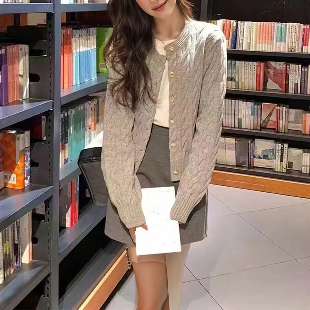 

Women's Korean Style Sweet Little Long Sleeve Cardigan Sweater Lazy Wind Twist Design Short Top for Casual Wear