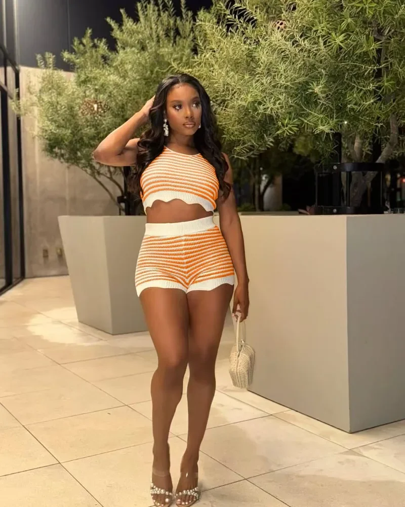 

Женский летний вязаный комплект в полоску с волнистой отделкой, укороченный топ без рукавов + шорты, повседневные уличные костюмы, праздничная одежда