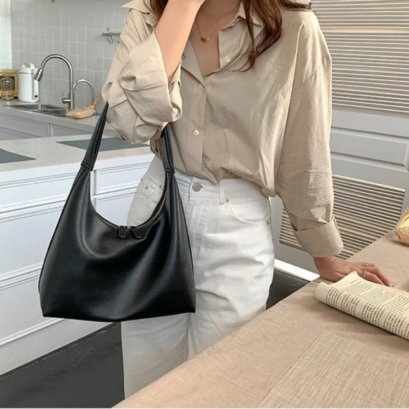 

Korean Version Large Capacity Soft Leather Tote Bag Women Retro Simple Fashion Commuting Shoulder Dumpling Bag Niche Work Bag