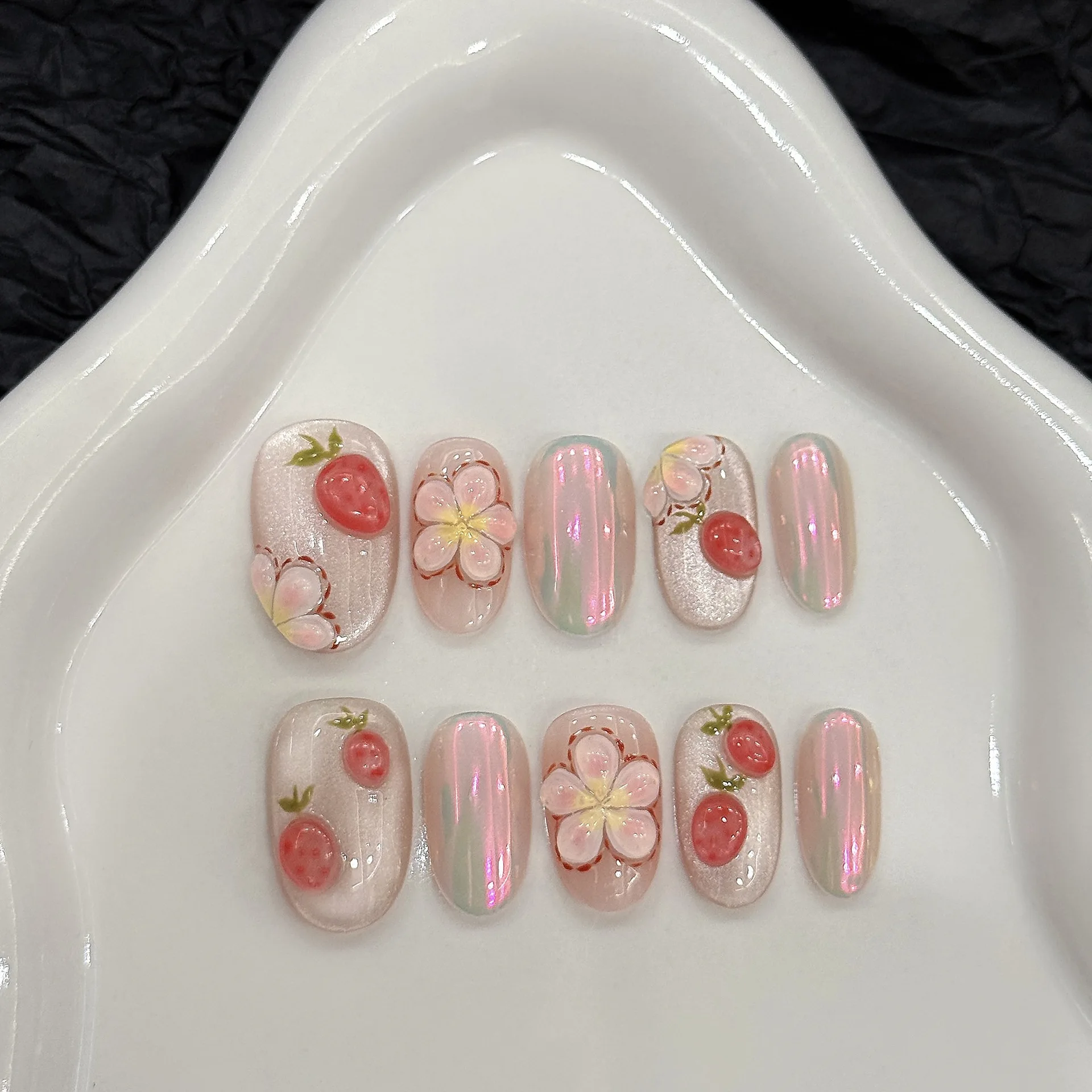 

10pcs Short Oval "Strawberry Boh" Three-dimensional Strawberry，Flowers In Spring And Summer Cute Sweet Shiny Hand-pressed Nail