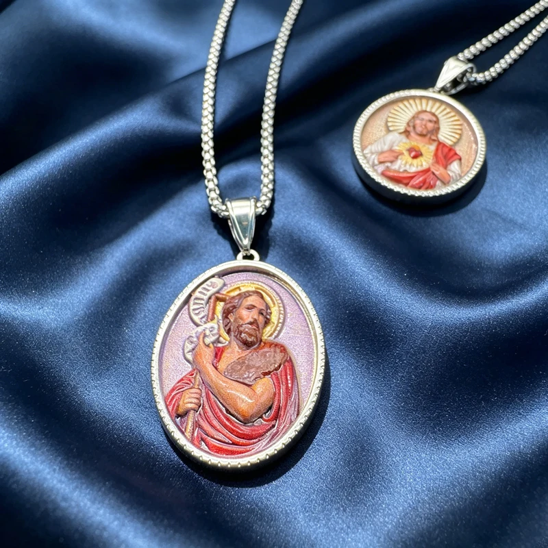 Collier élégant avec portrait de Saint Jean Baptiste, unisexe, bijou dévotionnel catholique intemporel pour les croyants, à porter au quotidien