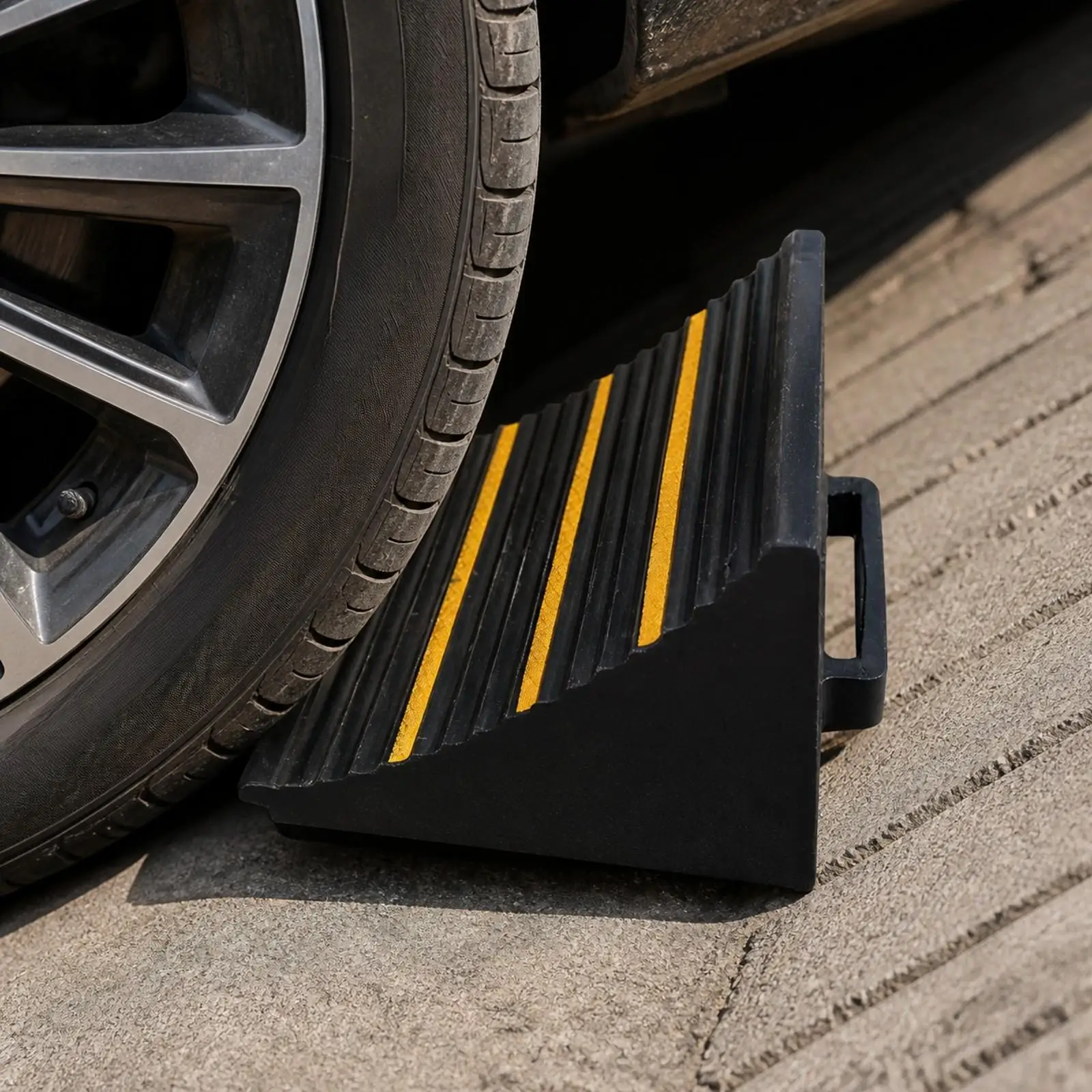 Triangular Vehicle Wheel Chock Simple to Position and Store Wedge-Shaped Wheel Chock with Top Handle Vehicle Roll Stopper for