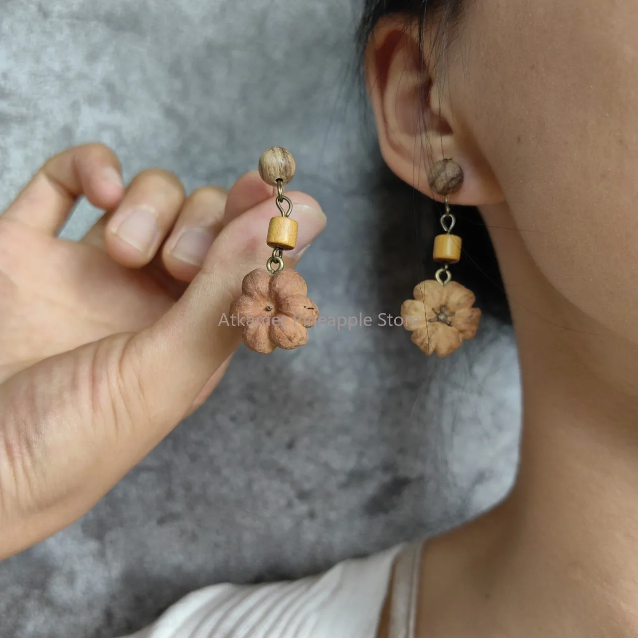 

Vintage Wooden Plant Earring Unique Wood Plant Fruits Natural Earrings for Women Retro Tiny Pumpkin Dried Earring Wholesale