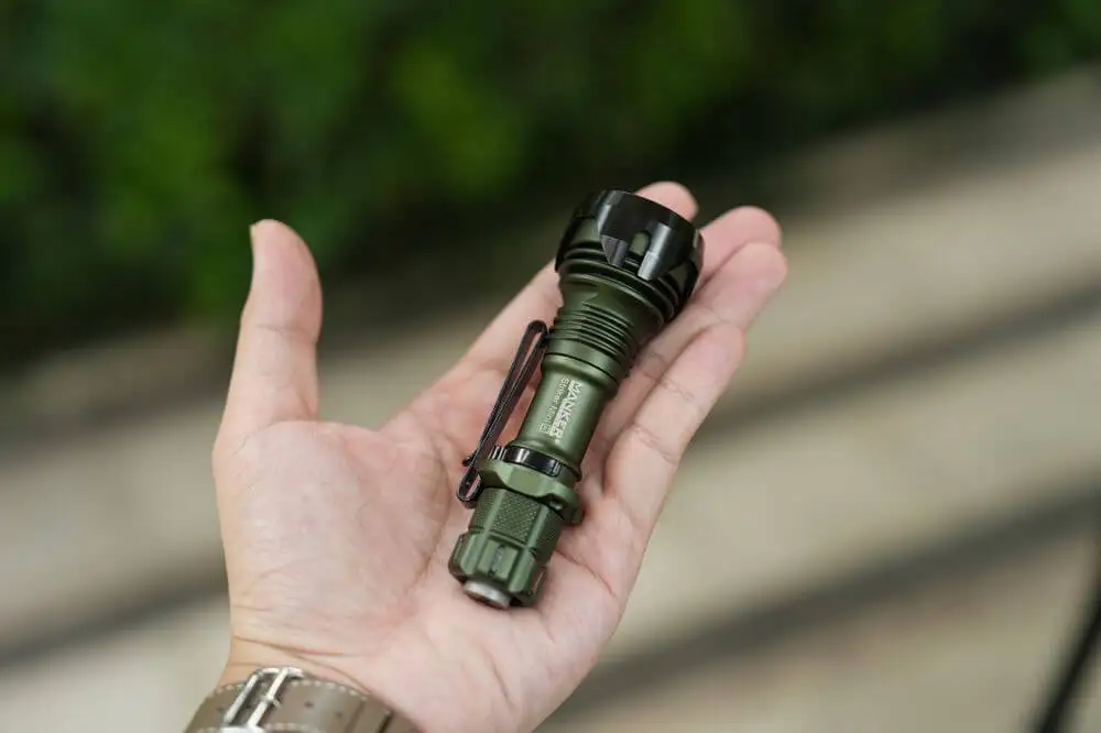 Mankerlight Striker Mini linterna táctica EDC de bolsillo