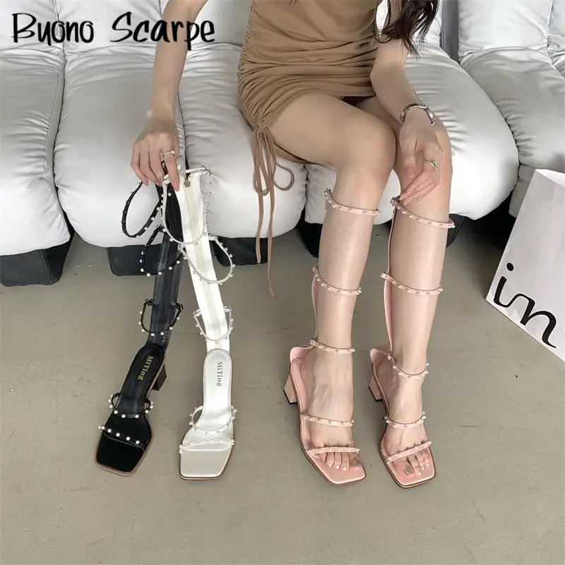 

2025 г. Женские сандалии на высоком каблуке с жемчужной нитью и бусинами в западном стиле, однотонные модные пикантные повседневные туфли до колена на молнии