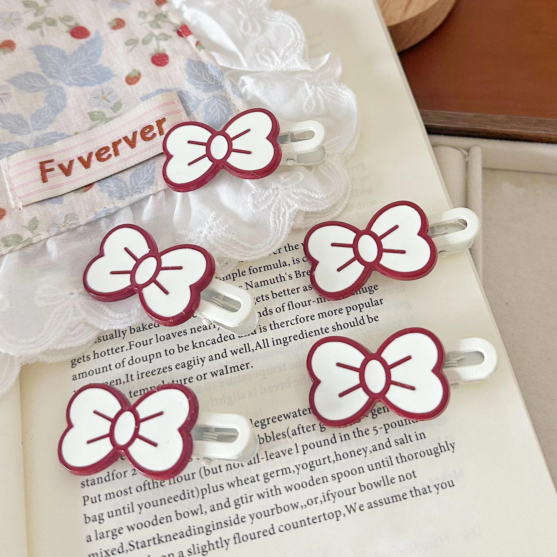 4PCS Christmas Red White Bow Hair Clips for Girls Cute Heart Bow Barrettes Side Bangs Hairpin Sweet Kids Hair Accessories
