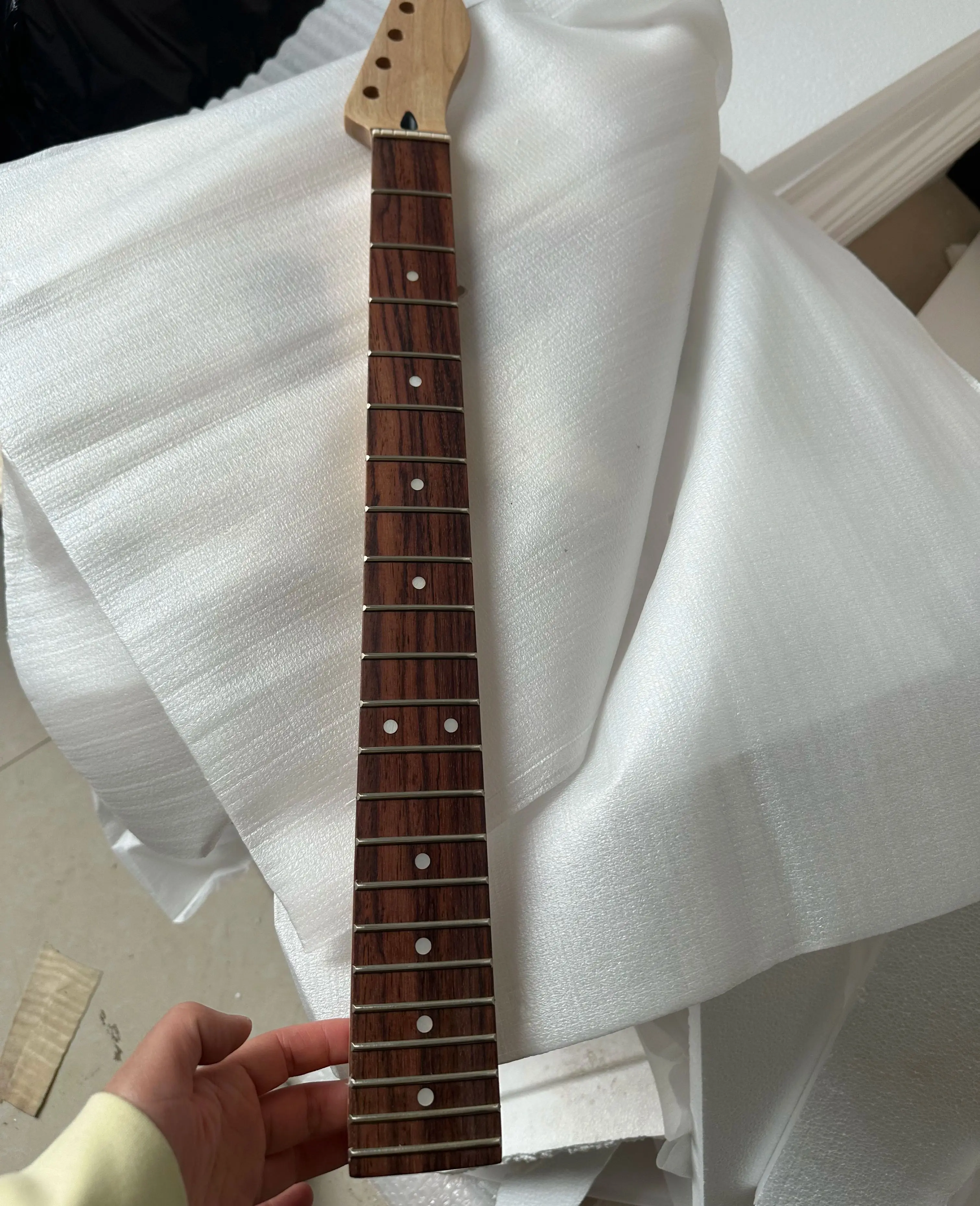 mat-nitrocellulose-electric-guitar-neck-diy-replacement-part-natural-woodmaple-neck-rosewood-fingerboard-255-scale-22-frets