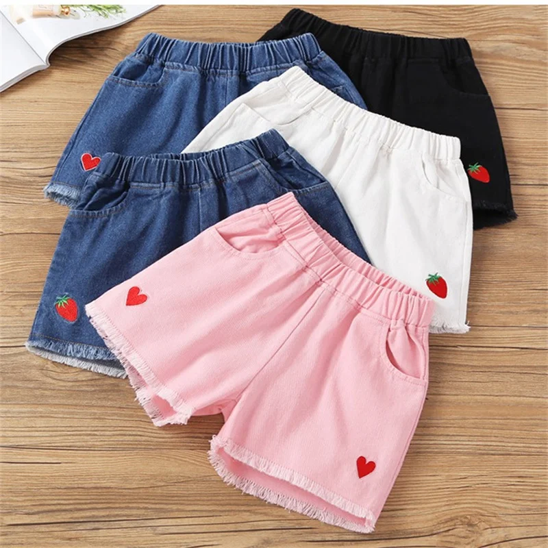 

Girls' denim shorts 2025 Fashionable Girls' Baby Lace Love Embroidered Shorts Summer Versatile Jeans For Outdoor Wear 100-160CM
