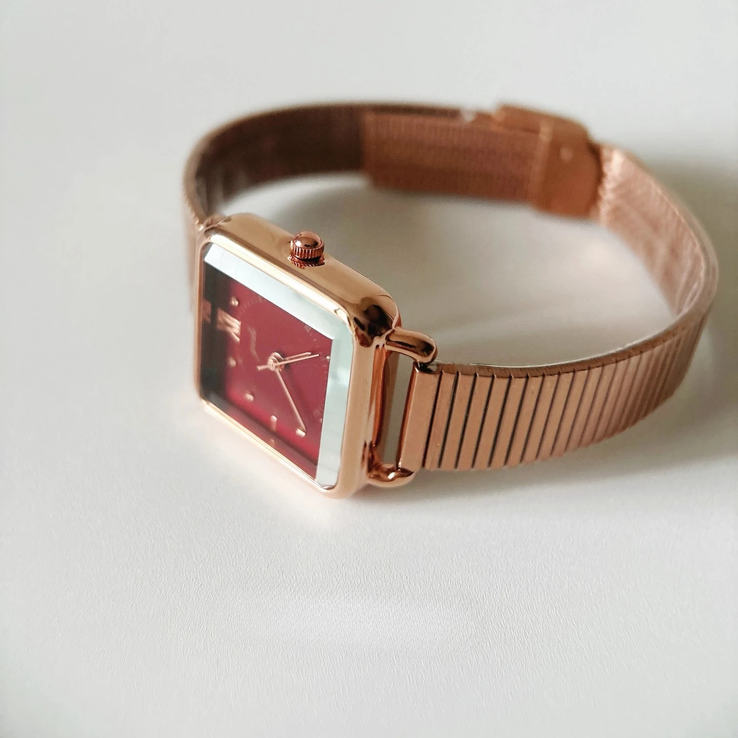 Exquisite women's wristwatches, new 2025 models original luxury women's watches, fashionable quartz watches, women's collection.