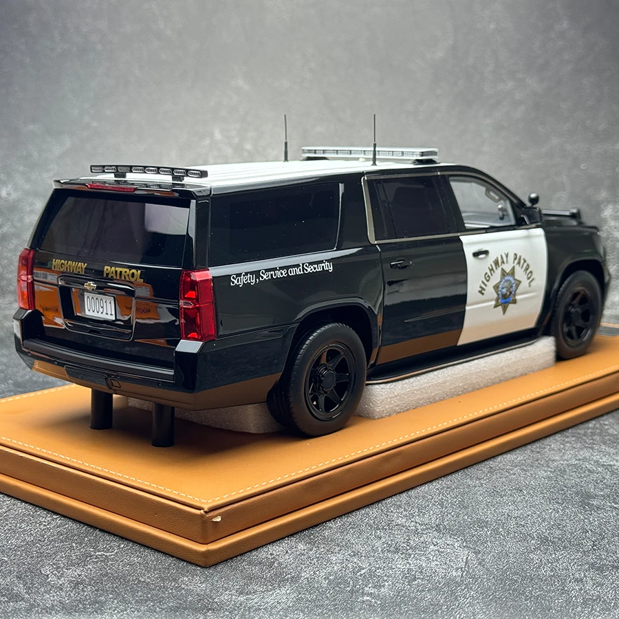 GOC 1:18 Chevrolet Suburban Tahoe LTZ SUV 2015 Resin Car Model Collection Display gift ornaments for friends