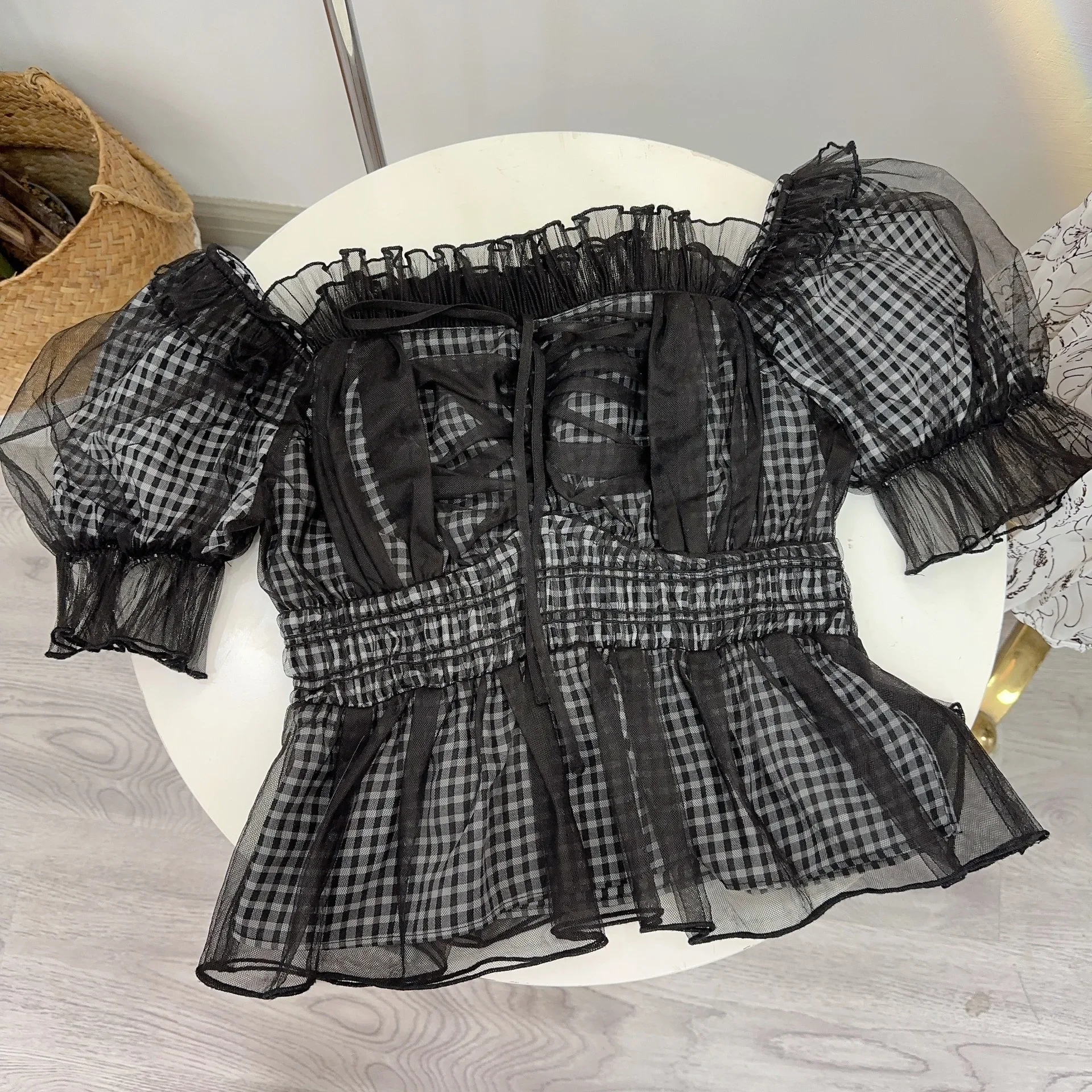 Kuzuwata-Blusa de manga abullonada con cuello oblicuo para mujer, camisa de malla con hombros descubiertos y cordones, blusa informal de Moda