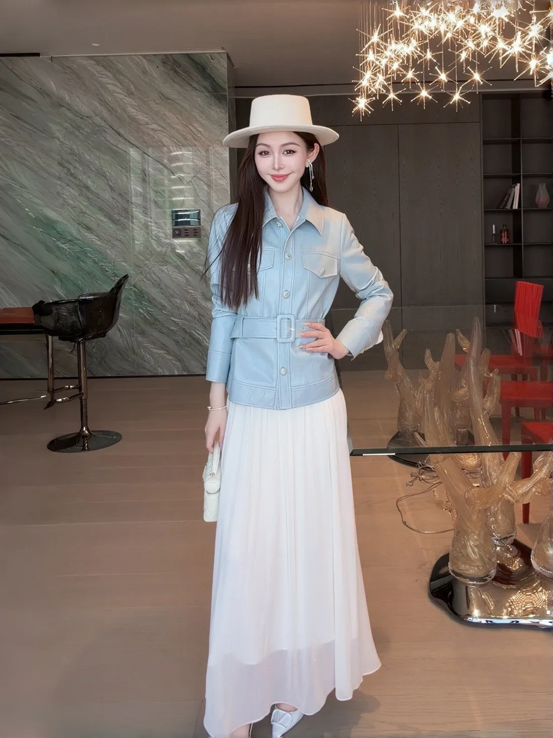 エレ クラシック ブルー レザー ジャケット レディース シルエット ウエストマーク メタルブルー 春 2026 新作 ファッション ショートコート