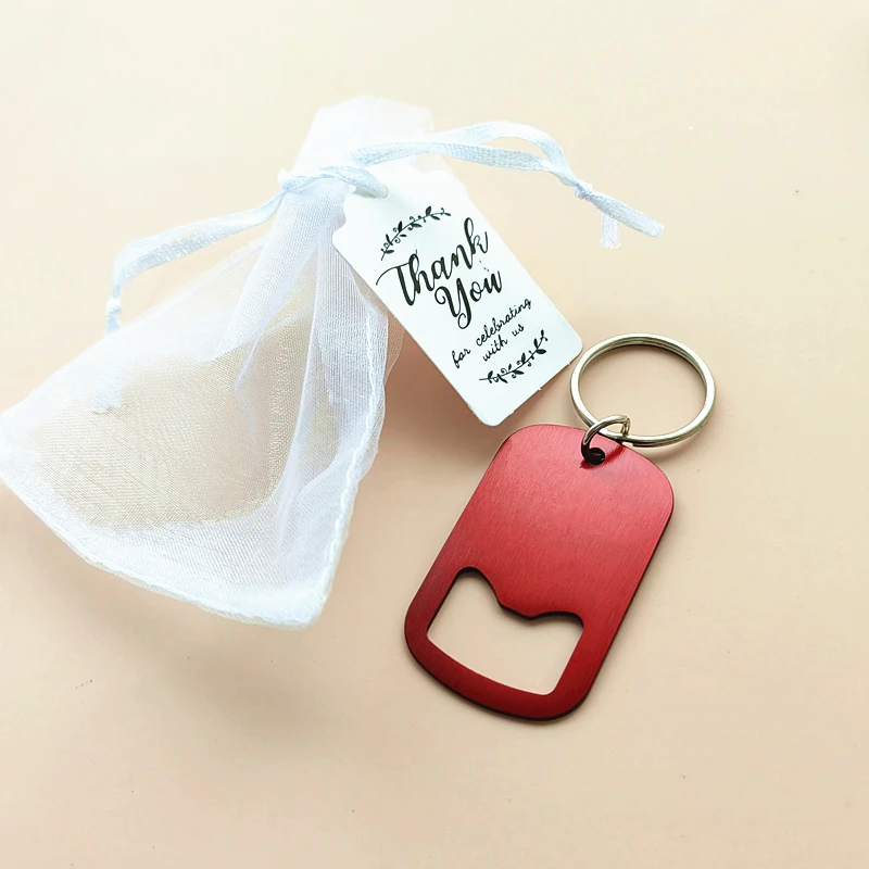 50-100 stuks Gepersonaliseerde Gegraveerde Sleutelhangers Flesopener Bruiloft Gunsten Cadeaus Voor Gasten Feest Doop Aangepaste Souvenir Met Kaart