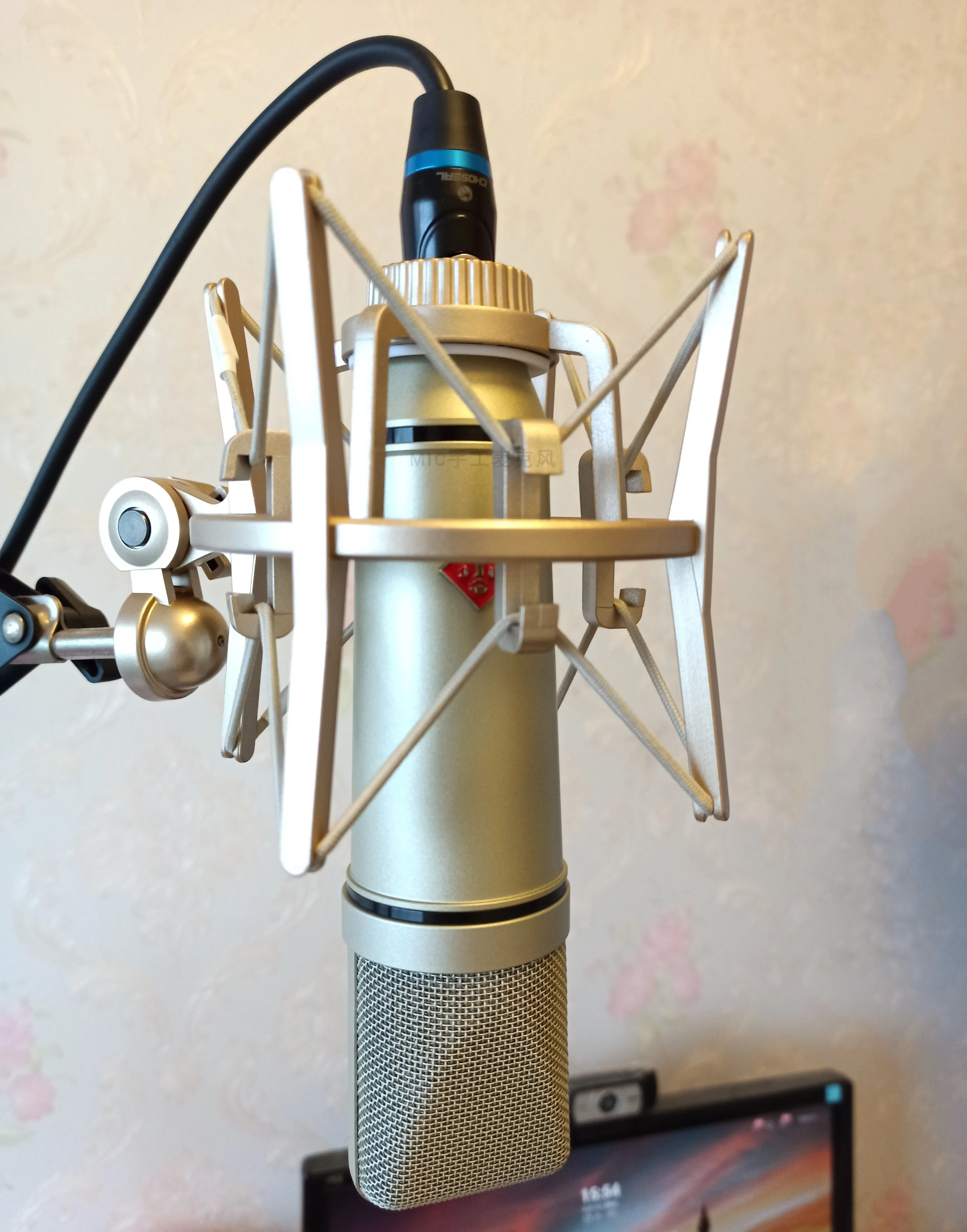 

Handmade boutique 48V large-diaphragm core condenser microphone microphone anchor live recording singing professional